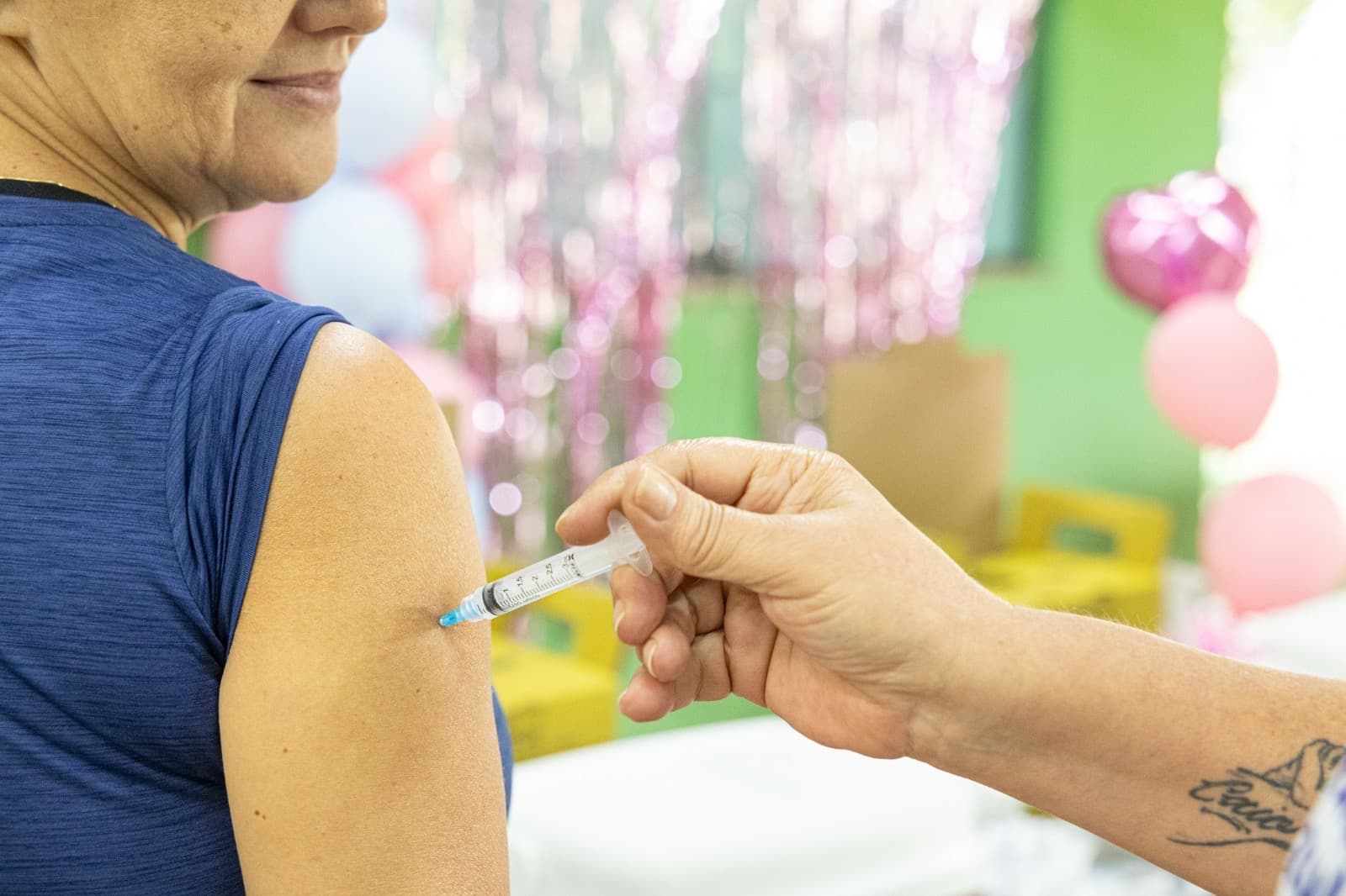 Dia D de vacinação contra o HPV e outras doenças imuniza centenas de pessoas em São Caetano